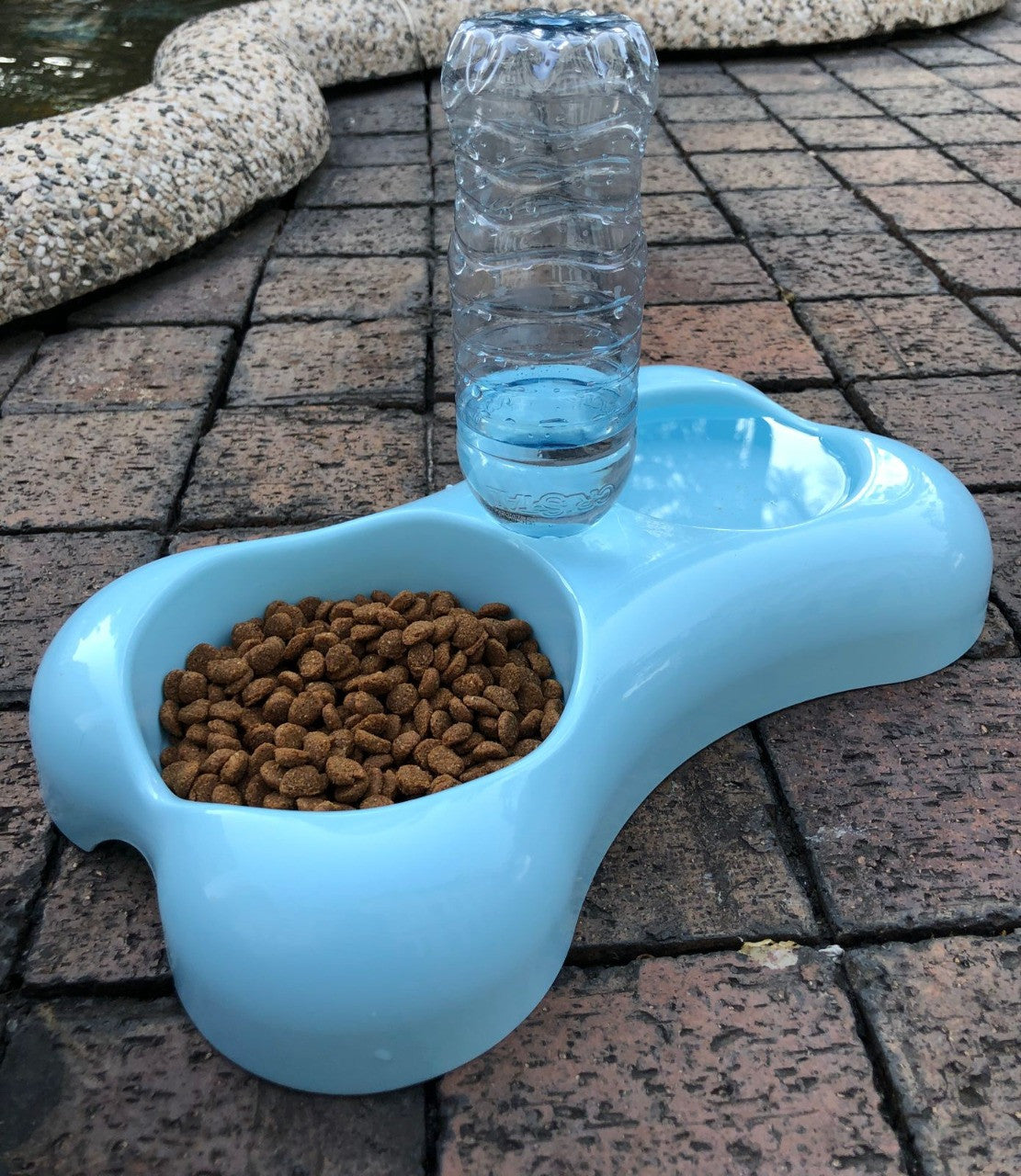 Comedero para mascotas con dispensador de água